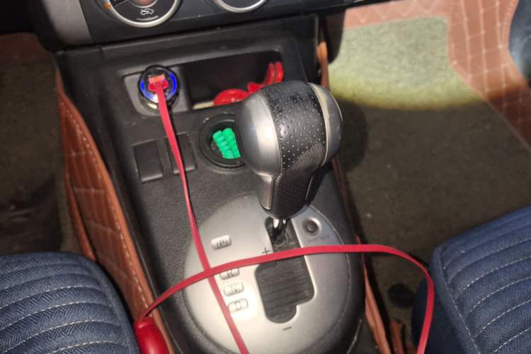 Used Dongfeng Fengdu MX6 2016 2.0L CVT Two-Wheel Drive All-Around Version Gear Lever