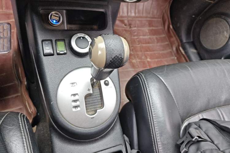 Used Dongfeng Fengdu MX6 2016 2.0L CVT 4x4 Dream Edition Gear Lever