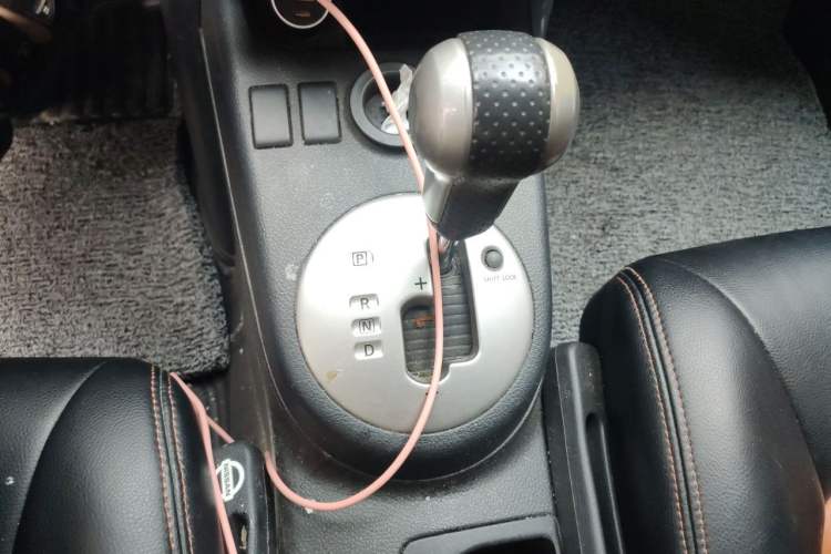Used Dongfeng Fengdu MX6 2016 2.0L CVT Two-Wheel Drive All-Around Version Gear Lever