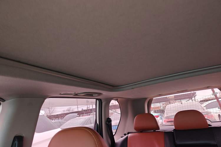Used Dongfeng Fengdu MX6 2016 2.0L CVT Two-Wheel Drive Dream Edition Headliner