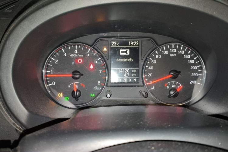 Used Dongfeng Fengdu MX6 2016 2.0L CVT All-Wheel-Drive Versatile Edition Instrument Cluster