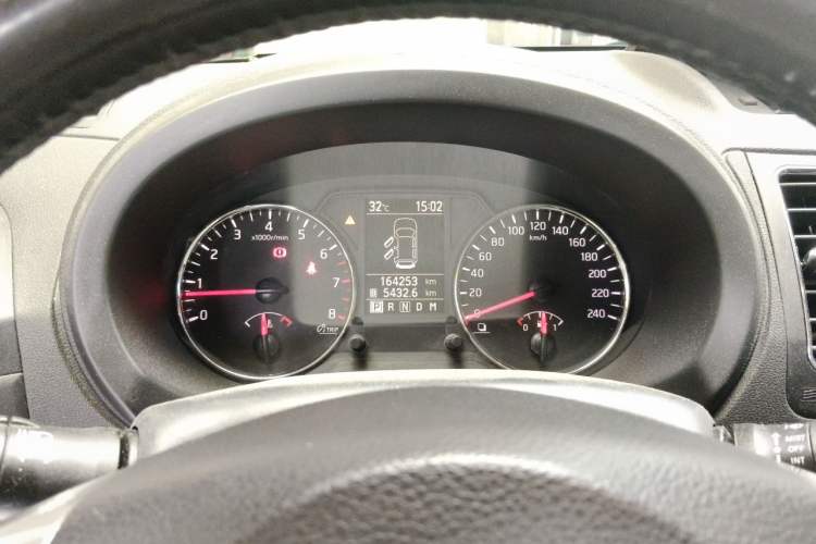 Used Dongfeng Fengdu MX6 2016 2.0L CVT Two-Wheel Drive All-Around Version Instrument Cluster