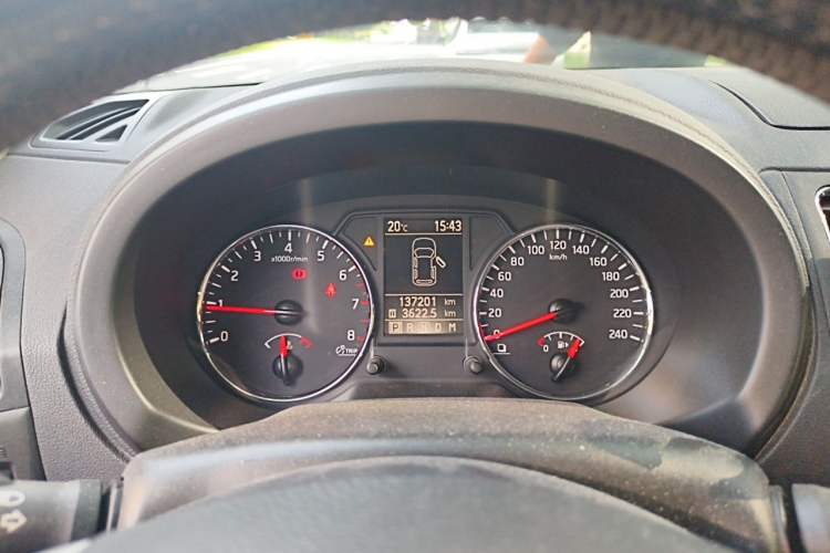 Used Dongfeng Fengdu MX6 2016 2.0L CVT Two-Wheel Drive All-Around Version Instrument Cluster