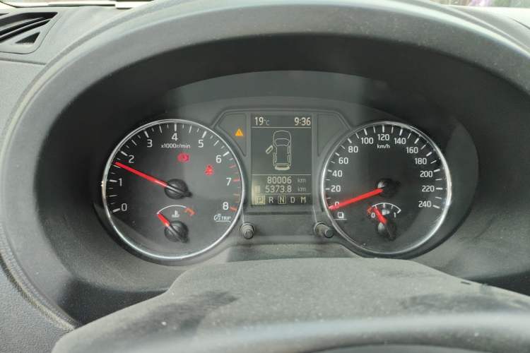 Used Dongfeng Fengdu MX6 2016 2.0L CVT Two-Wheel Drive Dream Edition Instrument Cluster
