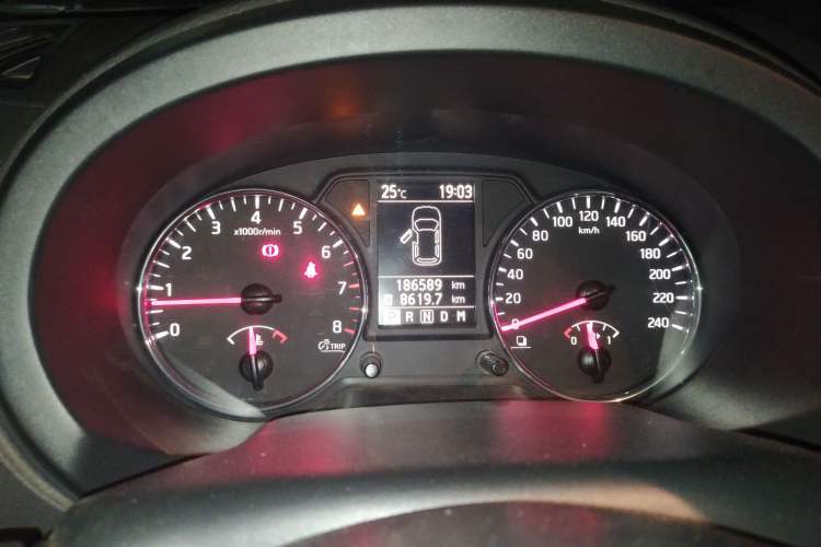 Used Dongfeng Fengdu MX6 2016 2.0L CVT Two-Wheel Drive All-Around Version Instrument Cluster