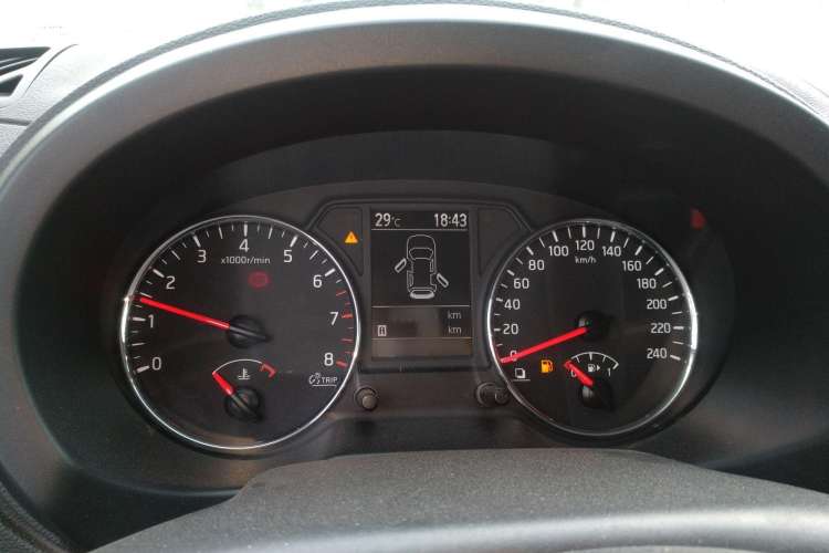 Used Dongfeng Fengdu MX6 2016 2.0L CVT Two-Wheel Drive All-Around Version Instrument Cluster