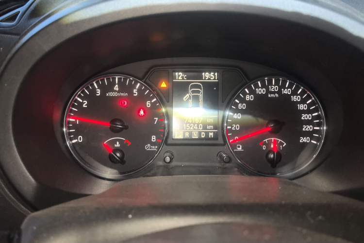 Used Dongfeng Fengdu MX6 2016 2.0L CVT Two-Wheel Drive All-Around Version Instrument Cluster