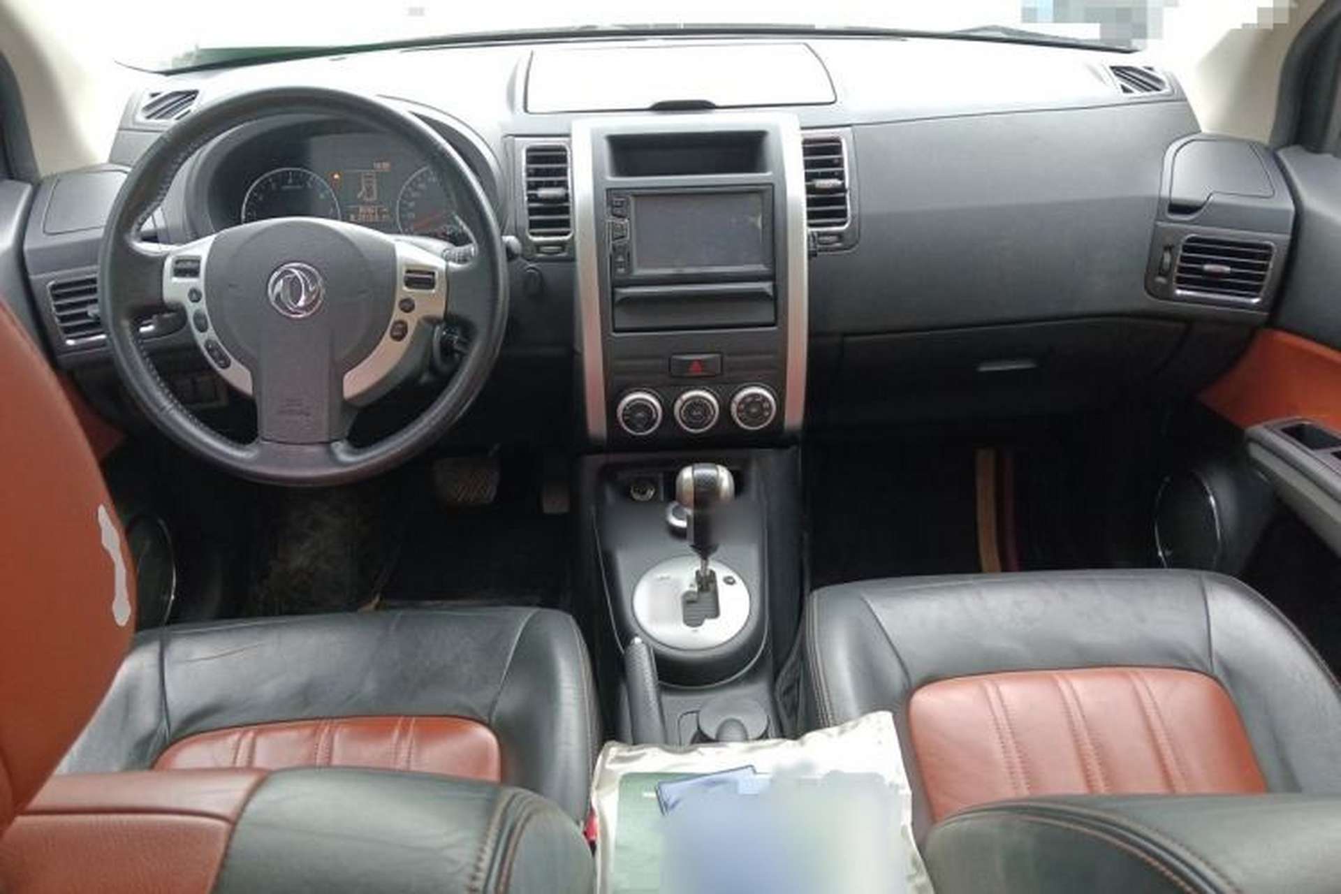 Used Dongfeng Fengdu MX6 2016 2.0L CVT 4x4 Dream Edition Interior 2