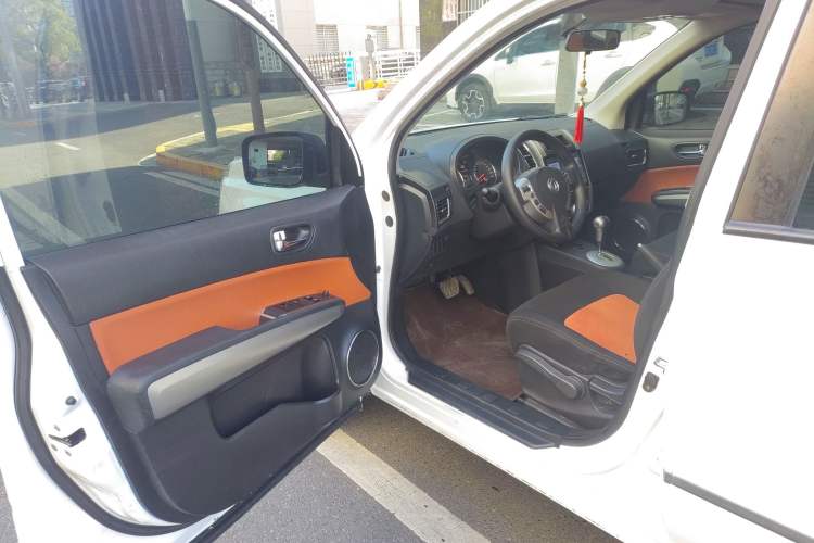 Used Dongfeng Fengdu MX6 2016 2.0L CVT Two-Wheel Drive Excellence Edition Interior 2