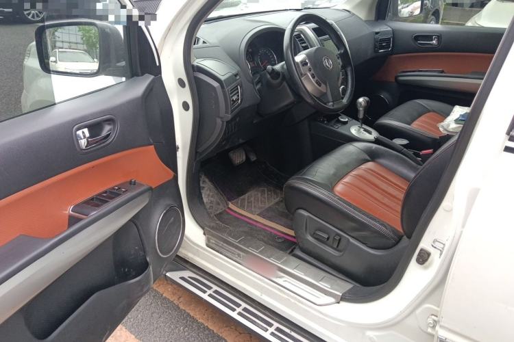 Used Dongfeng Fengdu MX6 2016 2.0L CVT 4x4 Dream Edition Interior 3