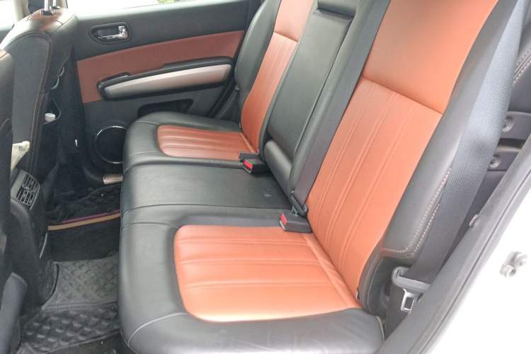 Used Dongfeng Fengdu MX6 2016 2.0L CVT 4x4 Dream Edition Interior 4