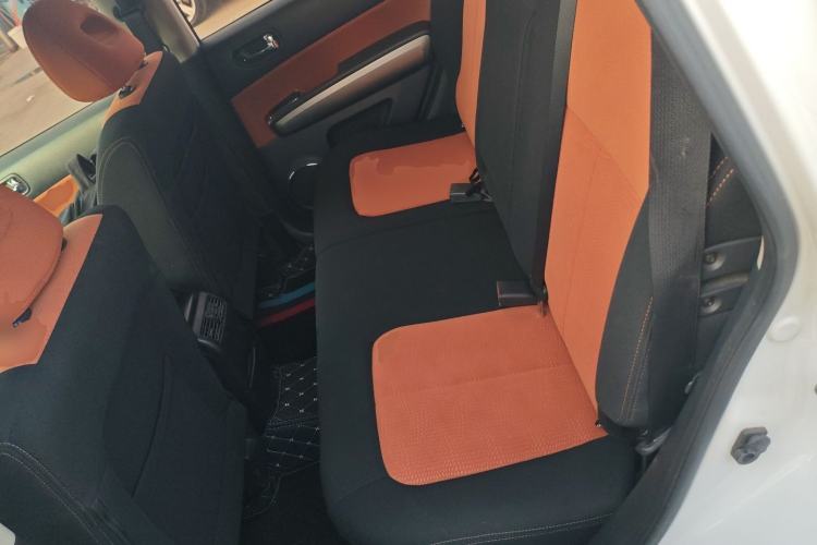 Used Dongfeng Fengdu MX6 2016 2.0L CVT Two-Wheel Drive All-Around Version Interior 4
