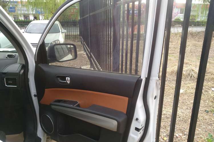 Used Dongfeng Fengdu MX6 2016 2.0L CVT Two-Wheel Drive All-Around Version Interior 5