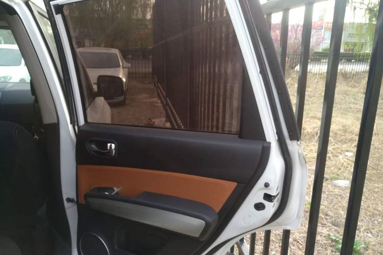 Used Dongfeng Fengdu MX6 2016 2.0L CVT Two-Wheel Drive All-Around Version Interior 6