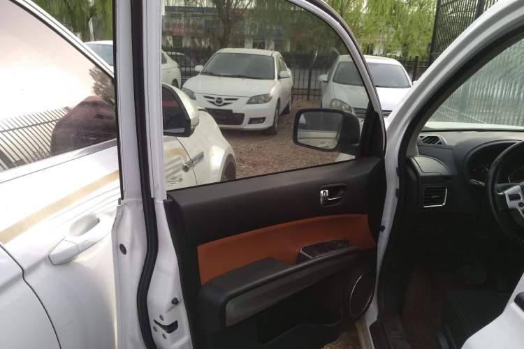 Used Dongfeng Fengdu MX6 2016 2.0L CVT Two-Wheel Drive All-Around Version Interior 7