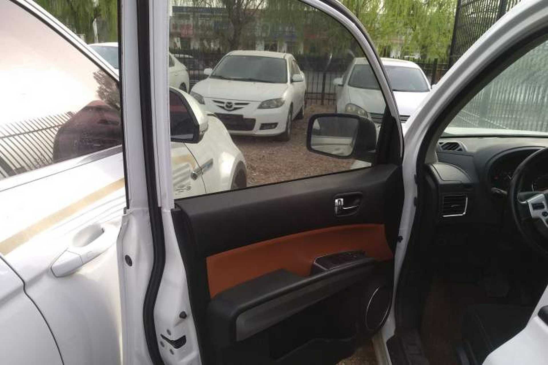 Used Dongfeng Fengdu MX6 2016 2.0L CVT Two-Wheel Drive All-Around Version Interior 7