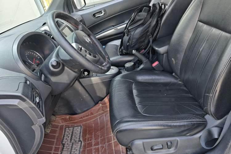 Used Dongfeng Fengdu MX6 2016 2.0L CVT 4x4 Dream Edition Left Front Seat