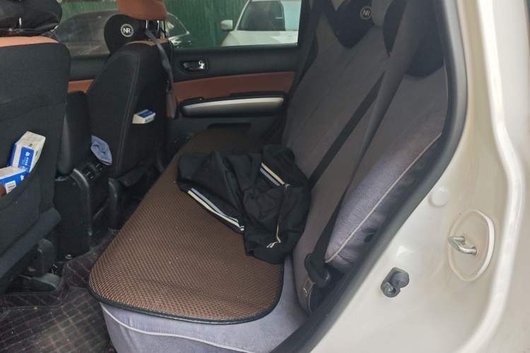 Used Dongfeng Fengdu MX6 2016 2.0L CVT All-Wheel-Drive Versatile Edition Left Rear Seat