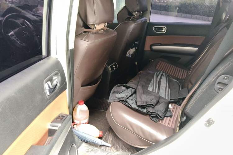 Used Dongfeng Fengdu MX6 2016 2.0L CVT Two-Wheel Drive All-Around Version Left Rear Seat