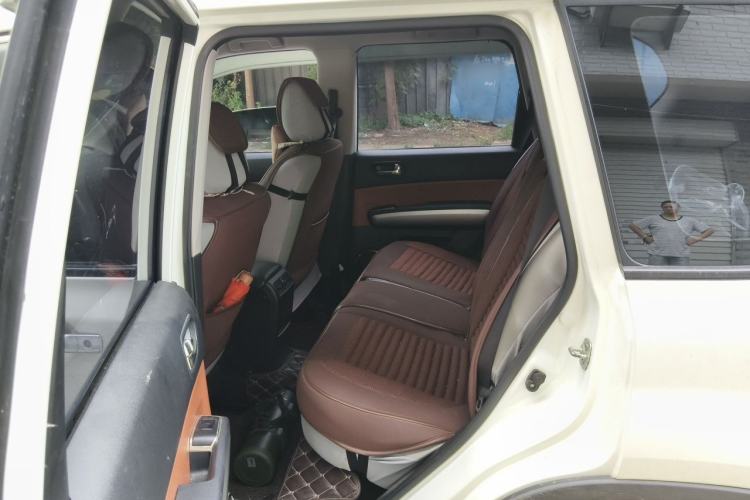 Used Dongfeng Fengdu MX6 2016 2.0L Manual Two-Wheel Drive Navigation Edition Left Rear Seat