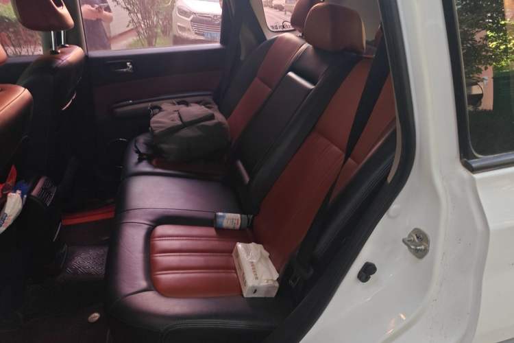Used Dongfeng Fengdu MX6 2016 2.0L CVT Two-Wheel Drive Dream Edition Left Rear Seat