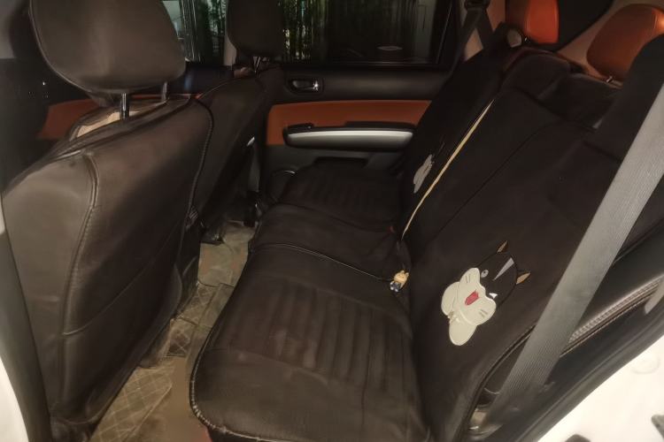Used Dongfeng Fengdu MX6 2016 2.0L CVT Two-Wheel Drive Dream Edition Left Rear Seat