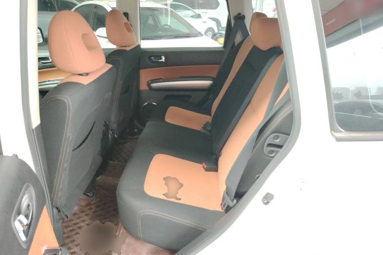 Used Dongfeng Fengdu MX6 2016 2.0L CVT Two-Wheel Drive All-Around Version Left Rear Seat