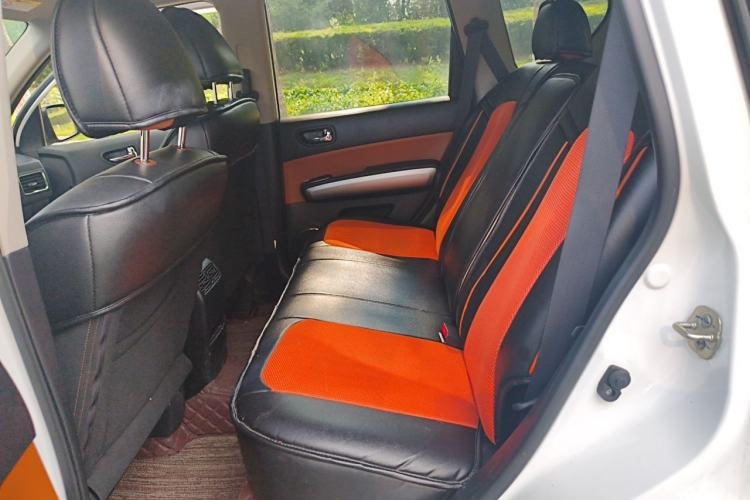 Used Dongfeng Fengdu MX6 2016 2.0L CVT Two-Wheel Drive All-Around Version Left Rear Seat