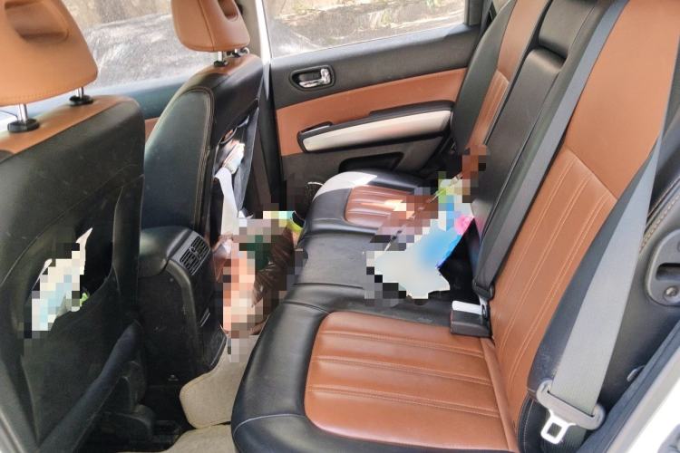 Used Dongfeng Fengdu MX6 2016 2.0L CVT 4x4 Dream Edition Left Rear Seat