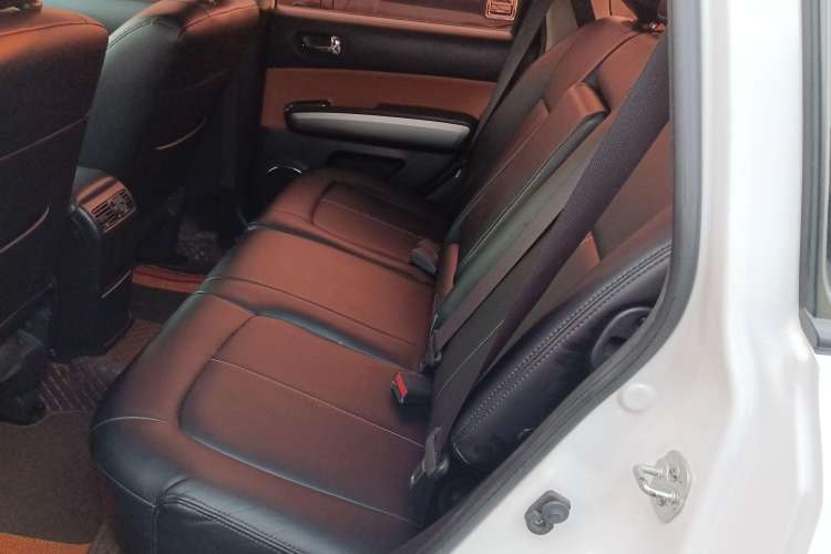Used Dongfeng Fengdu MX6 2016 2.0L CVT All-Wheel-Drive Versatile Edition Left Rear Seat