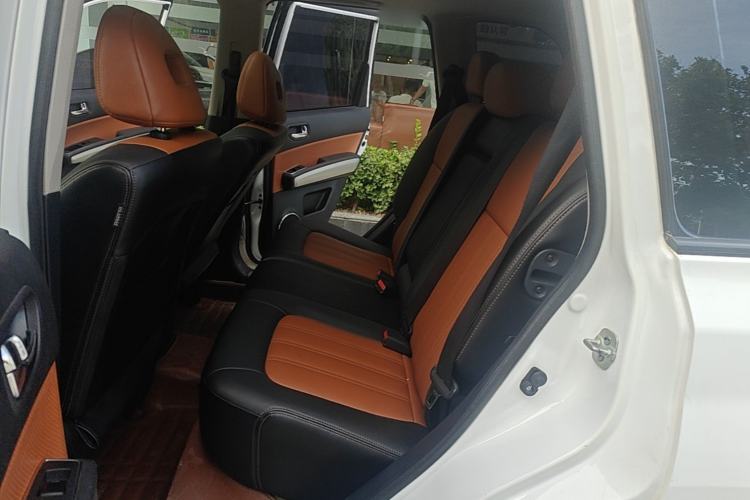 Used Dongfeng Fengdu MX6 2016 2.0L CVT 4x4 Dream Edition Left Rear Seat