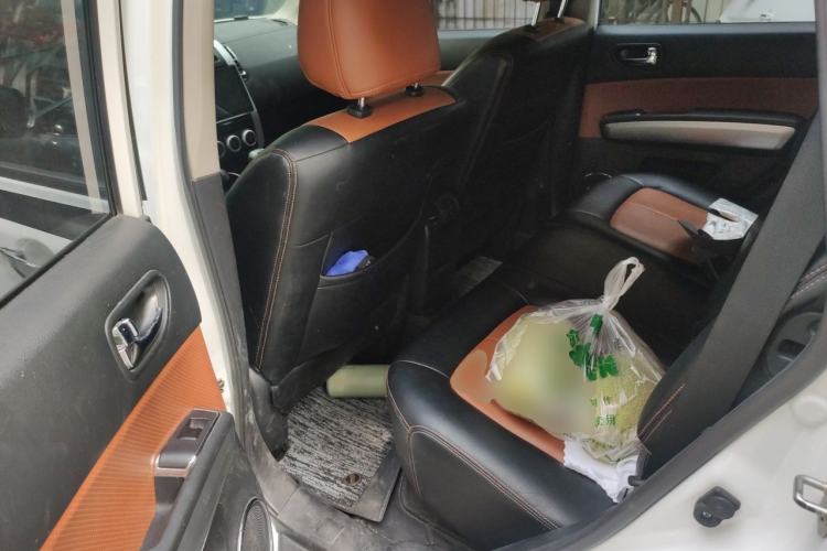 Used Dongfeng Fengdu MX6 2016 2.0L CVT Two-Wheel Drive All-Around Version Left Rear Seat