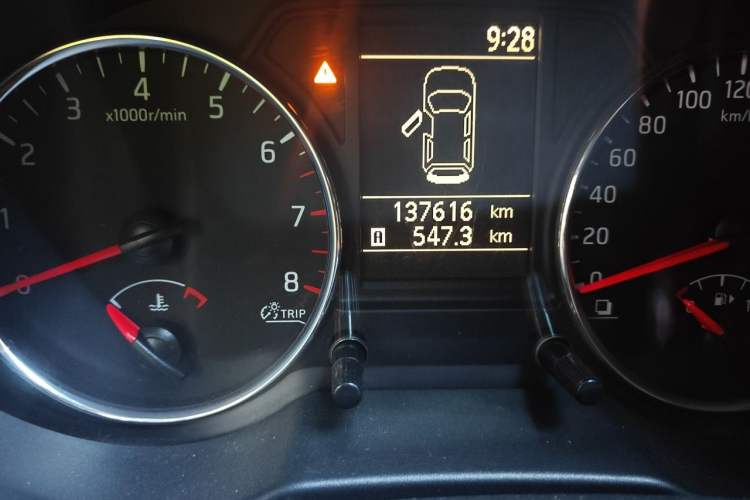 Used Dongfeng Fengdu MX6 2016 2.0L CVT Two-Wheel Drive Dream Edition Odometer Close Up