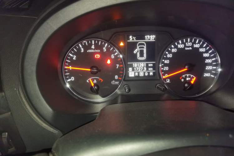 Used Dongfeng Fengdu MX6 2016 2.0L CVT Two-Wheel Drive Dream Edition Odometer Close Up