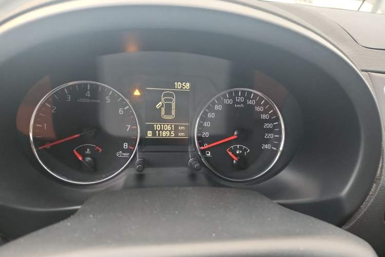 Used Dongfeng Fengdu MX6 2016 2.0L CVT All-Wheel-Drive Versatile Edition Odometer Close Up