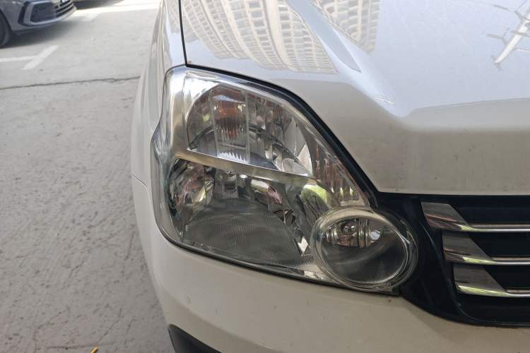 Used Dongfeng Fengdu MX6 2016 2.0L CVT All-Wheel-Drive Versatile Edition Right Front Headlight
