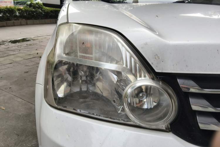 Used Dongfeng Fengdu MX6 2016 2.0L CVT Two-Wheel Drive All-Around Version Right Front Headlight