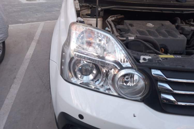 Used Dongfeng Fengdu MX6 2016 2.0L CVT 4x4 Dream Edition Right Front Headlight