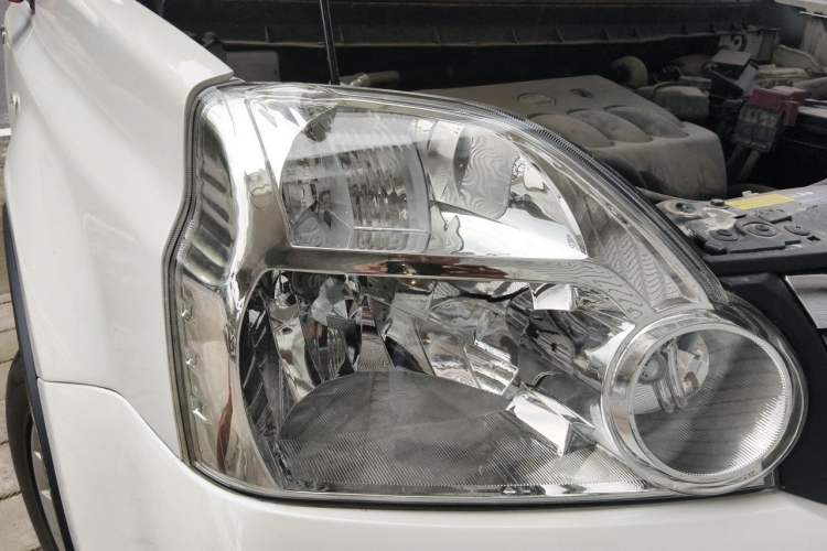 Used Dongfeng Fengdu MX6 2016 2.0L Manual Two-Wheel Drive Navigation Edition Right Front Headlight