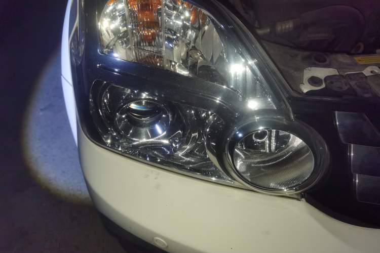 Used Dongfeng Fengdu MX6 2016 2.0L CVT Two-Wheel Drive Dream Edition Right Front Headlight