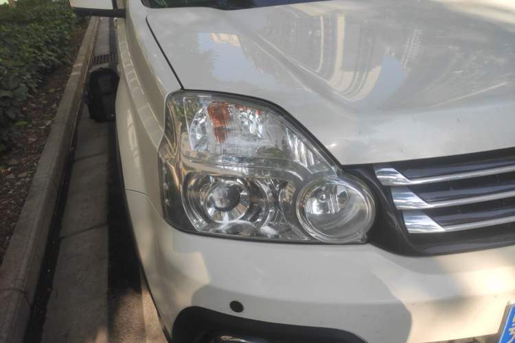 Used Dongfeng Fengdu MX6 2016 2.0L CVT 4x4 Dream Edition Right Front Headlight