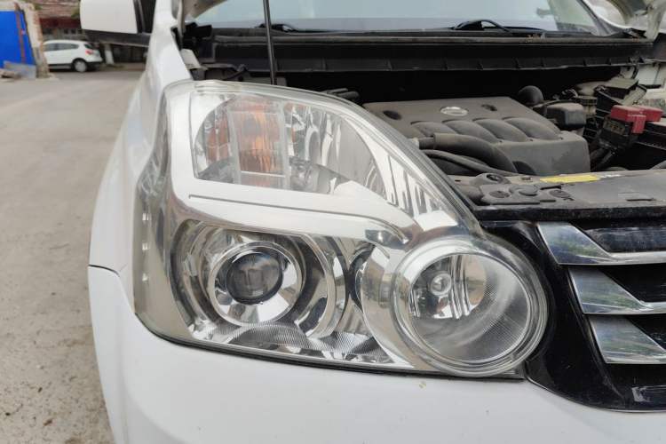 Used Dongfeng Fengdu MX6 2016 2.0L CVT Two-Wheel Drive Dream Edition Right Front Headlight