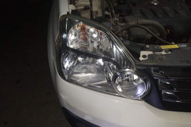 Used Dongfeng Fengdu MX6 2016 2.0L CVT Two-Wheel Drive All-Around Version Right Front Headlight