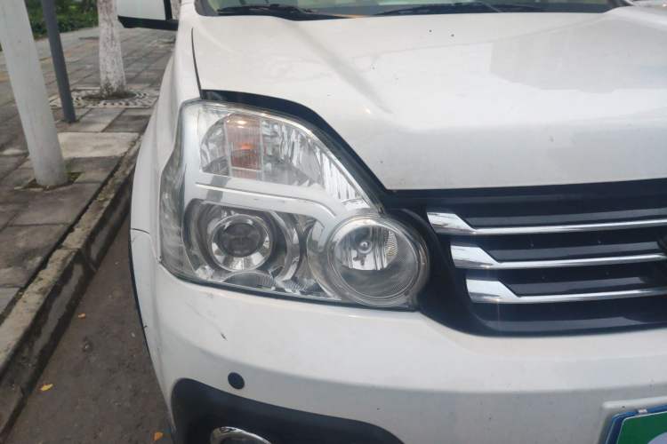Used Dongfeng Fengdu MX6 2016 2.0L CVT Two-Wheel Drive Dream Edition Right Front Headlight