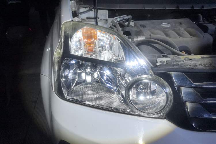 Used Dongfeng Fengdu MX6 2016 2.0L CVT Two-Wheel Drive All-Around Version Right Front Headlight