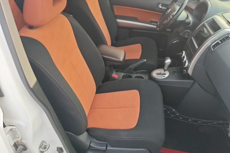 Used Dongfeng Fengdu MX6 2016 2.0L CVT Two-Wheel Drive All-Around Version Right Front Seat