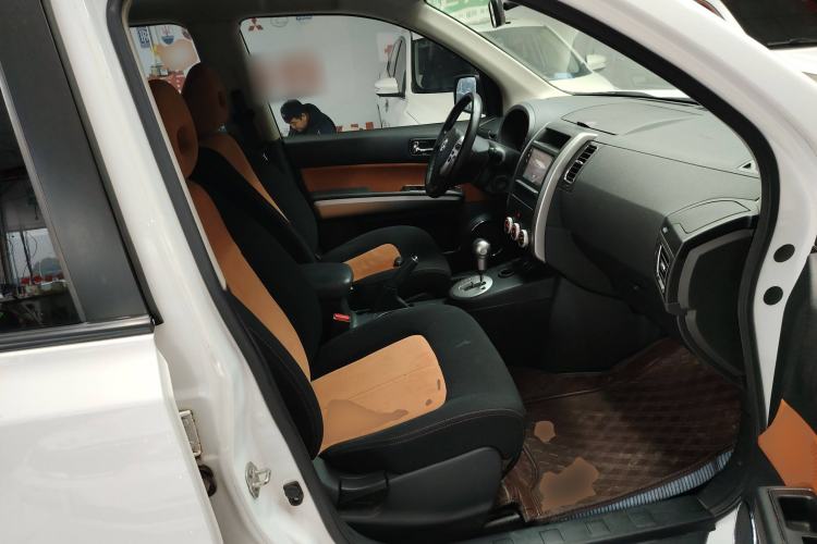 Used Dongfeng Fengdu MX6 2016 2.0L CVT Two-Wheel Drive All-Around Version Right Front Seat