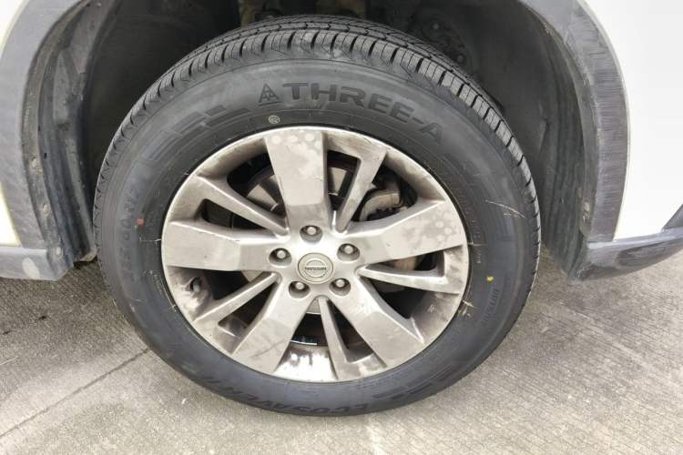 Used Dongfeng Fengdu MX6 2016 2.0L CVT Two-Wheel Drive All-Around Version Right Front Wheel Hub