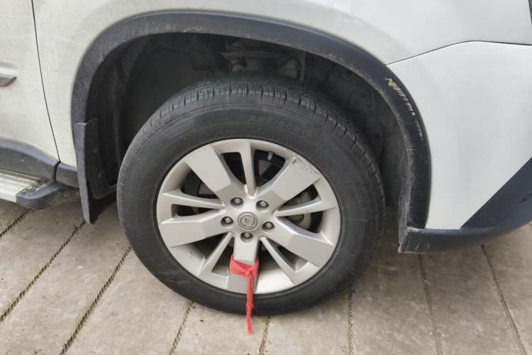 Used Dongfeng Fengdu MX6 2016 2.0L Manual Two-Wheel Drive Navigation Edition Right Front Wheel Hub