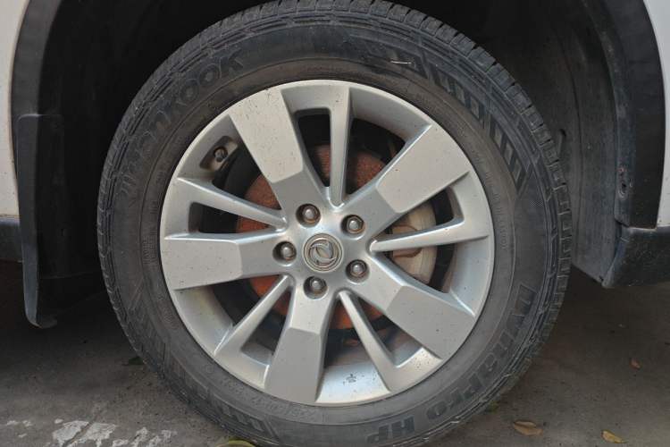 Used Dongfeng Fengdu MX6 2016 2.0L CVT Two-Wheel Drive Dream Edition Right Front Wheel Hub